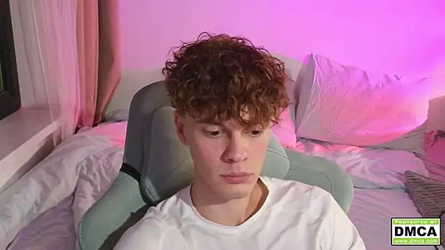 Snapshot of cute_thomas chatting on October 4, 10:19 pm cute thomas online show from October 4, 10:19 pm