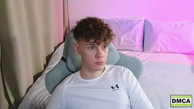 Snapshot of cute_thomas chatting on October 18, 7:25 pm cute thomas online show from October 18, 7:25 pm