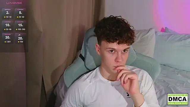 Snapshot of cute_thomas chatting on December 4, 7:44 pm cute thomas online show from December 4, 7:44 pm