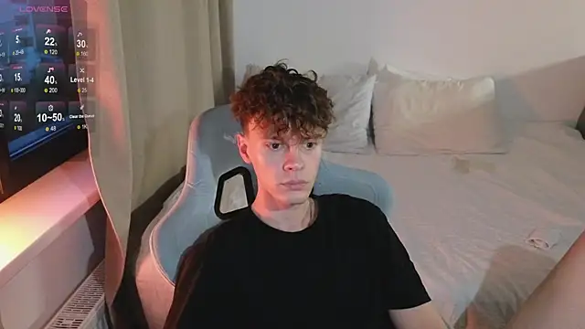 Snapshot of cute_thomas chatting on July 12, 6:21 pm cute thomas online show from July 12, 6:21 pm