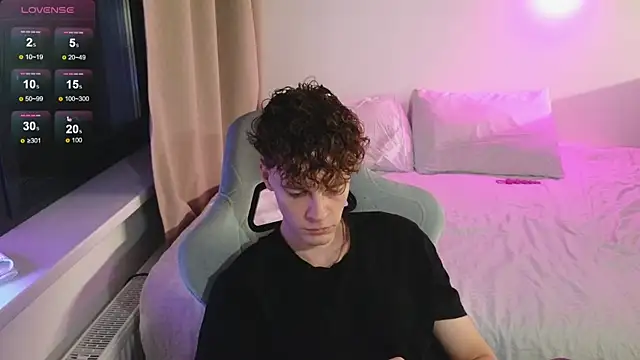 Snapshot of cute_thomas chatting on July 14, 8:03 pm cute thomas online show from July 14, 8:03 pm
