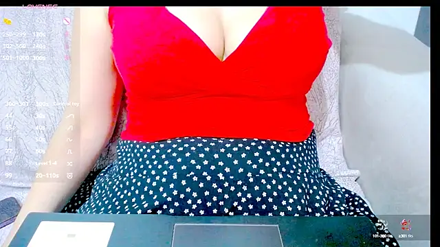 AmazingBitch online show from September 16, 7:15 pm