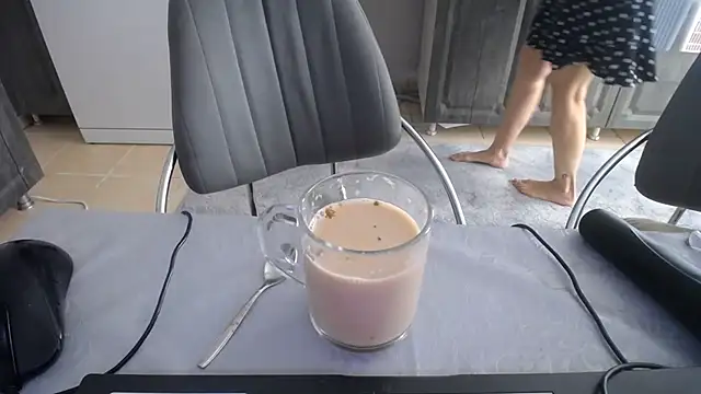 AmazingBitch online show from July 14, 12:00 pm