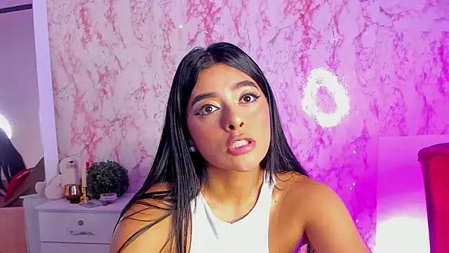 Snapshot of SophiieWilson_ chatting on November 8, 3:07 am SophiieWilson online show from November 8, 3:07 am