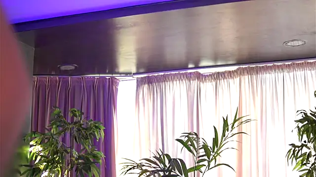 Snapshot of HotSkinnyX chatting on September 18, 6:15 am HotSkinnyX online show from September 18, 6:15 am