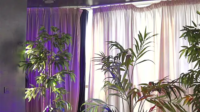 Snapshot of HotSkinnyX chatting on September 21, 6:15 am HotSkinnyX online show from September 21, 6:15 am