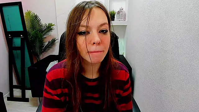 Snapshot of Persephoni chatting on December 23, 10:10 am Persephoni online show from December 23, 10:10 am