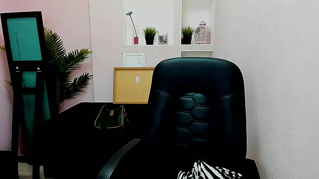 Snapshot of Persephoni chatting on January 27, 5:25 am Persephoni online show from January 27, 5:25 am