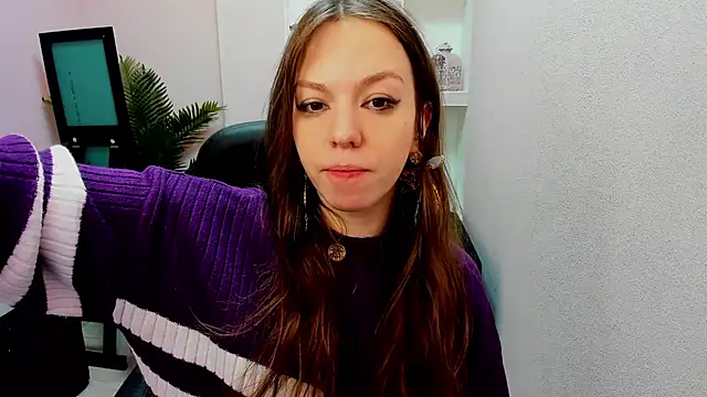 Snapshot of Persephoni chatting on February 6, 6:51 am Persephoni online show from February 6, 6:51 am