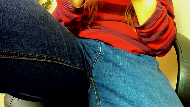Snapshot of Persephoni chatting on February 17, 4:59 pm Persephoni online show from February 17, 4:59 pm