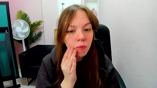 Snapshot of Persephoni chatting on March 2, 5:44 am Persephoni online show from March 2, 5:44 am