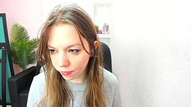 Snapshot of Persephoni chatting on December 13, 8:47 pm Persephoni online show from December 13, 8:47 pm