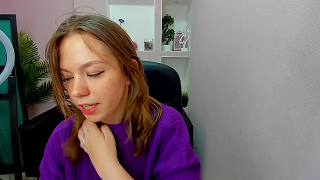 Snapshot of Persephoni chatting on January 9, 5:32 am Persephoni online show from January 9, 5:32 am