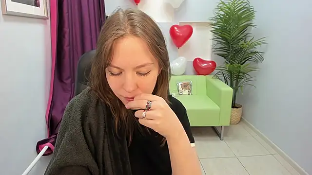 Snapshot of Persephoni chatting on February 13, 11:56 pm Persephoni online show from February 13, 11:56 pm