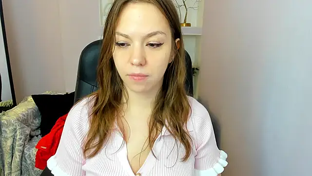 Snapshot of Persephoni chatting on July 2, 11:05 am Persephoni online show from July 2, 11:05 am