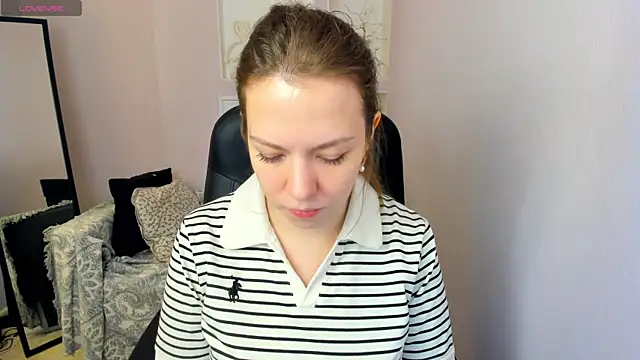 Snapshot of Persephoni chatting on July 19, 5:44 am Persephoni online show from July 19, 5:44 am