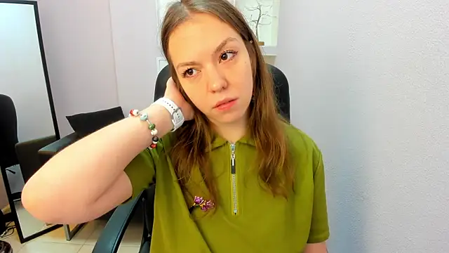 Snapshot of Persephoni chatting on July 25, 6:11 am Persephoni online show from July 25, 6:11 am