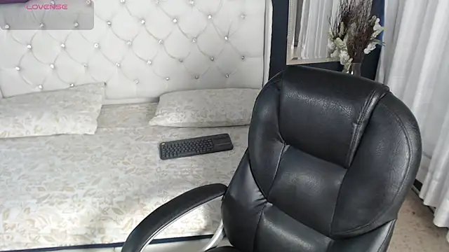 Snapshot of LiaVillalobos chatting on September 25, 11:14 am LiaVillalobos online show from September 25, 11:14 am