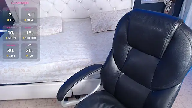 Snapshot of LiaVillalobos chatting on September 27, 12:32 pm LiaVillalobos online show from September 27, 12:32 pm