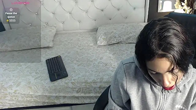 Snapshot of LiaVillalobos chatting on October 17, 1:03 pm LiaVillalobos online show from October 17, 1:03 pm