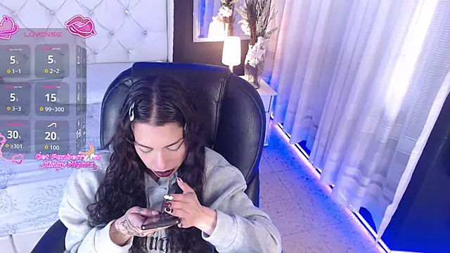 Snapshot of LiaVillalobos chatting on November 28, 1:03 pm LiaVillalobos online show from November 28, 1:03 pm