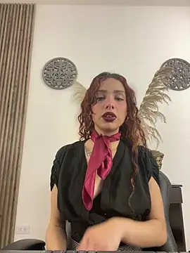 LiaVillalobos online show from April 28, 2:00 pm