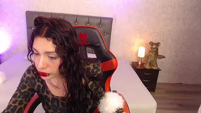 LiaVillalobos online show from May 2, 2:00 pm