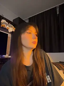 itssophiie online show from June 7, 8:45 pm