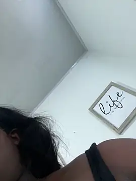 Snapshot of sharik-browns chatting on April 21, 6:44 pm sharik-browns online show from April 21, 6:44 pm