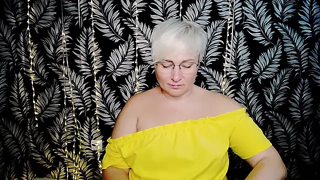 Snapshot of Olivia_playful chatting on July 2, 10:32 am Olivia playful online show from July 2, 10:32 am