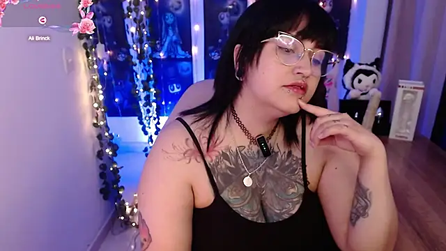 Snapshot of _Ali_Brinck_ chatting on December 12, 11:58 pm Ali Brinck online show from December 12, 11:58 pm