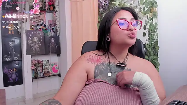 Snapshot of _Ali_Brinck_ chatting on February 26, 7:05 pm Ali Brinck online show from February 26, 7:05 pm