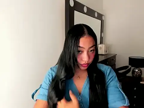 Snapshot of brunetenikole02 chatting on February 20, 1:36 am brunetenikole02 online show from February 20, 1:36 am