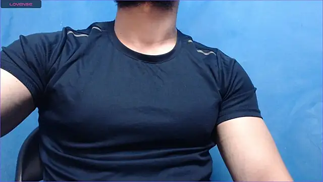 Snapshot of alex_blu chatting on October 17, 9:45 am alex blu online show from October 17, 9:45 am