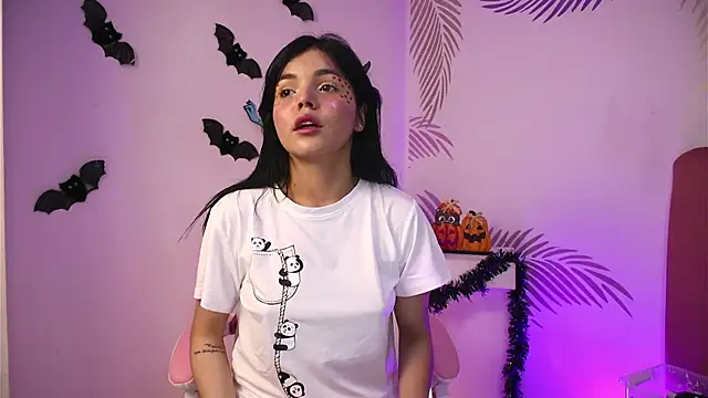 Snapshot of dianebleu chatting on October 28, 4:16 am dianebleu online show from October 28, 4:16 am