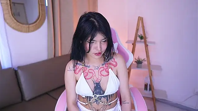 Snapshot of dianebleu chatting on November 8, 12:27 pm dianebleu online show from November 8, 12:27 pm