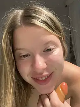 Snapshot of kimczii chatting on August 5, 6:16 am kimczii online show from August 5, 6:16 am