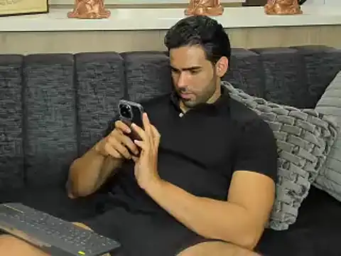 Snapshot of BradleySmithx chatting on February 7, 4:48 am BradleySmithx online show from February 7, 4:48 am