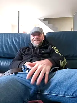 Snapshot of eddouxxx78 chatting on January 6, 10:57 am eddouxxx78 online show from January 6, 10:57 am