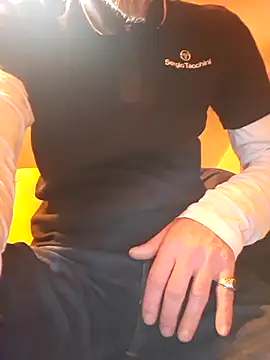 Snapshot of eddouxxx78 chatting on November 22, 10:58 am eddouxxx78 online show from November 22, 10:58 am