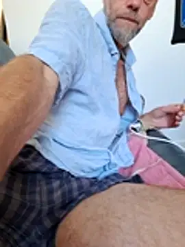 Snapshot of eddouxxx78 chatting on June 24, 3:11 pm eddouxxx78 online show from June 24, 3:11 pm