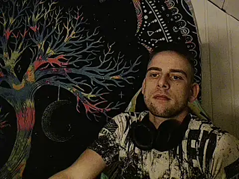 Snapshot of Youngtimer_1997 chatting on November 17, 1:33 am Youngtimer 1997 online show from November 17, 1:33 am