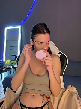 julia fly online show from February 28, 7:53 am