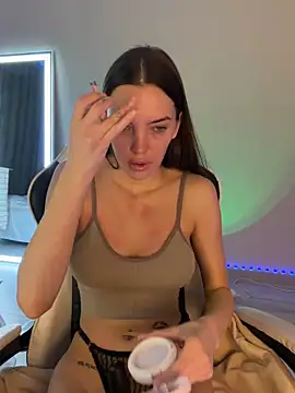 julia fly online show from March 3, 8:09 am