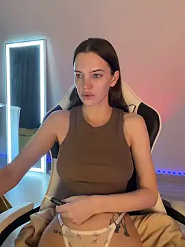 julia fly online show from March 13, 9:27 am