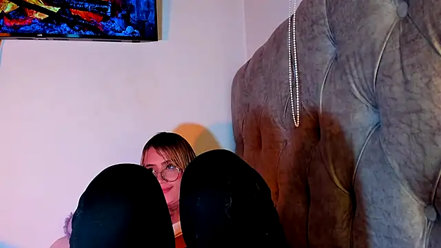 Snapshot of Sabrina_Cole chatting on October 16, 4:24 am Sabrina Cole online show from October 16, 4:24 am