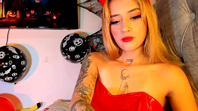 Snapshot of Sabrina_Cole chatting on November 2, 4:04 am Sabrina Cole online show from November 2, 4:04 am