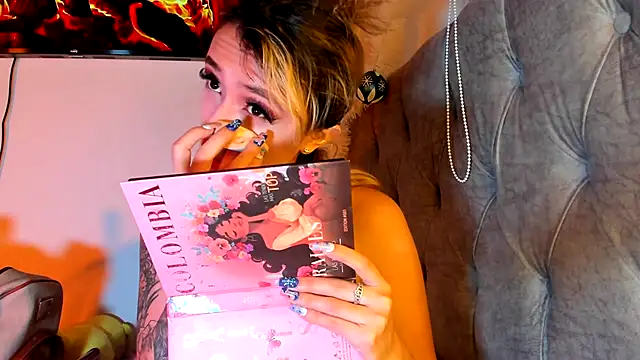 Snapshot of Sabrina_Cole chatting on December 19, 4:08 am Sabrina Cole online show from December 19, 4:08 am