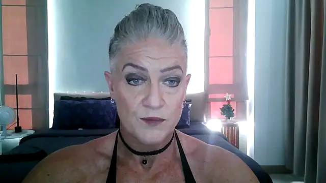 Snapshot of Devon2020 chatting on December 18, 9:15 am Devon2020 online show from December 18, 9:15 am