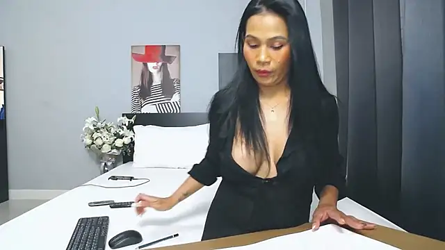 Hotbeebee online show from March 1, 4:04 am